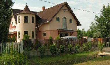 Körevár Vendégház Kisköre