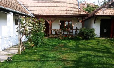 Mikula Porta Hollókő