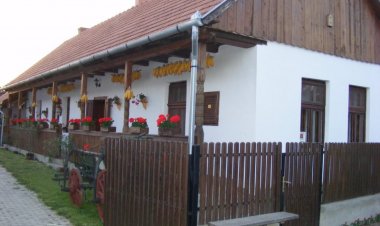 Nyugodt Hajlék Vendégház Kömörő