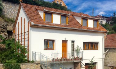 Holló Vendégház Eger