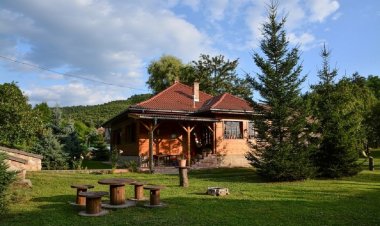 Halháza Vendégház Sirok