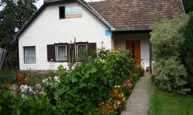 Virágoskert Vendégház Nagybörzsöny