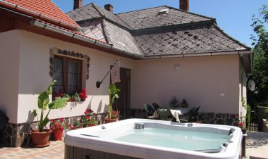 Kormos Vendégház Hejce