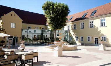 Kristály Imperial Hotel Tata