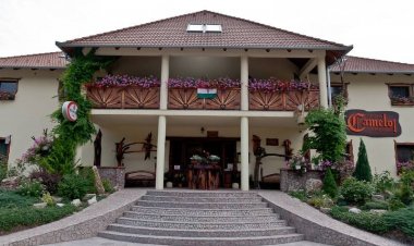 Camelot Club Hotel és Étterem Vác