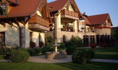 Palazzo Wellness Villa Eger