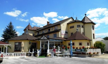 Holdfény Hotel és Étterem Forró