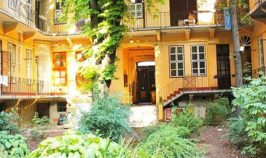 Vintage Charm in Magical Garden Apartment Budapest