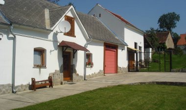 Petra Apartmanok Velem