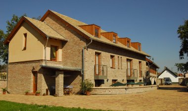 Várárok Apartman Gyula