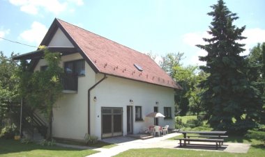 Gyöngyvirág Apartmanház Balatonboglár