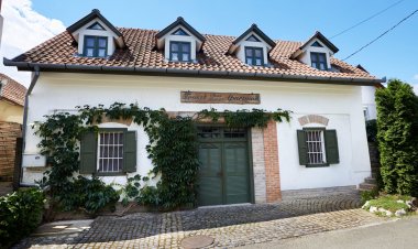 Troszt Pince és Apartman Villány