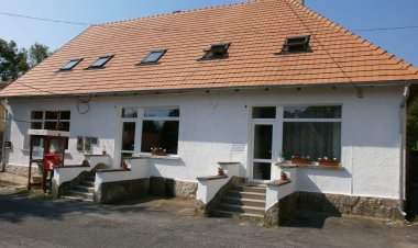 Hegyalja Apartman Cák