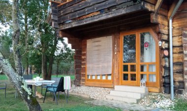 Apartman egy Makovecz Imre tervezte házban Ispánk