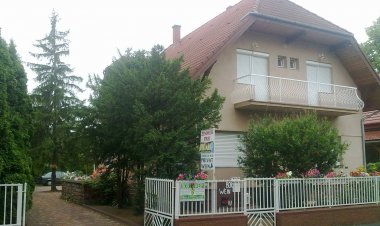 Pávics Apartmanház Balatonboglár