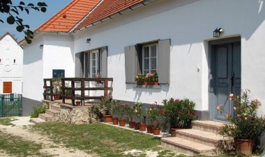 Bruderhaus Szállás Vöröstó