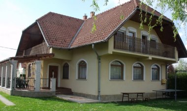 Tőzike Apartmanház Lenti