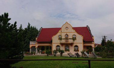 Marika Apartman 2 Lesencetomaj