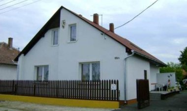 Eszter Apartmanház Balatonkeresztúr