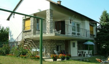 Hazuga Apartmanház Alsóörs