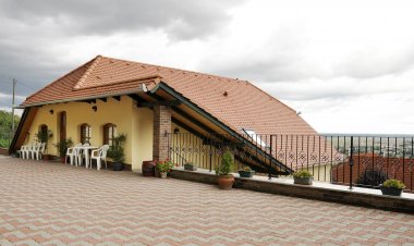 Sárosdi Pince és Panzió Szekszárd