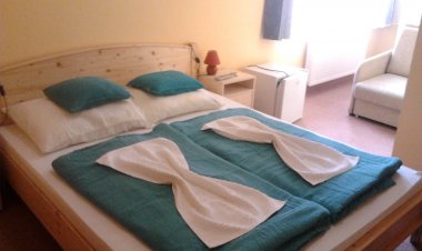 Aranyszarvas Panzió és Kávézó Abádszalók