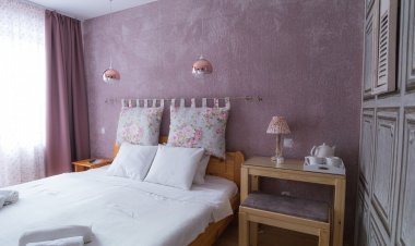 Sólyomvár-lak Komlóska