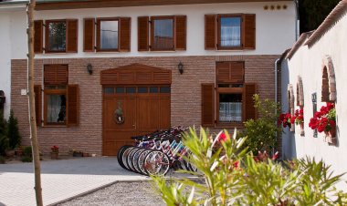 Atkári Pince Panzió Bóly