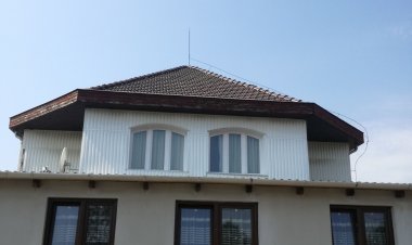 H and H Panzió Ajak