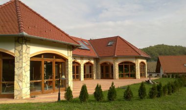 Naspolya Panzió és Étterem Bátaapáti