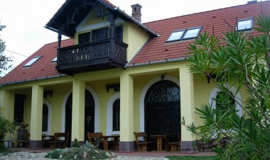 Nitt Pince és Panzió Kisharsány