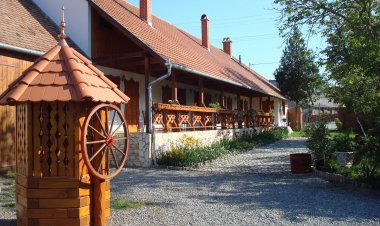 Ócsárdi Tópanzió Ócsárd