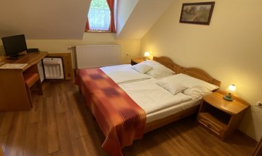 Várkapu Panzió Sárvár