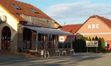 Dóra Kávézó és Panzió Bócsa