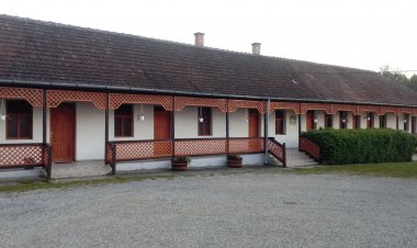 Kőbérc Panzió Üdülőházak Kemping és Étterem Bózsva