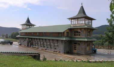 Kőrös-hegyi Fogadó és Baskói Tábor Baskó