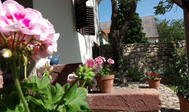 Köveskál Panzió Köveskál