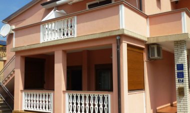 Apartments Pjer-comfortable apartments on quiet location Starigrad Paklenica Horvátország