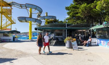 Apartments Vesna with pool Vodice Horvátország