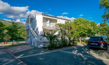 Apartments LIKA-80 m from the pebble beach Seline Horvátország