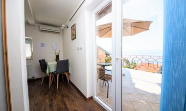 Holiday House Karina Njivice Horvátország