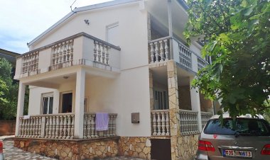 Apartments LANA-30 m from the beach Seline Horvátország