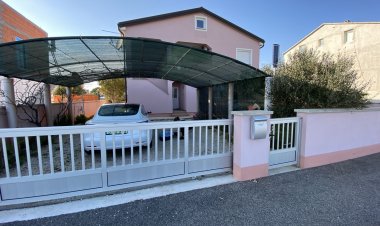 Paradise Apartmanház Vir Horvátország