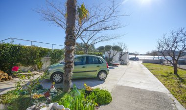 Apartment By the sea Tribunj Horvátország