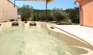 House Olive tree Mundanije Horvátország