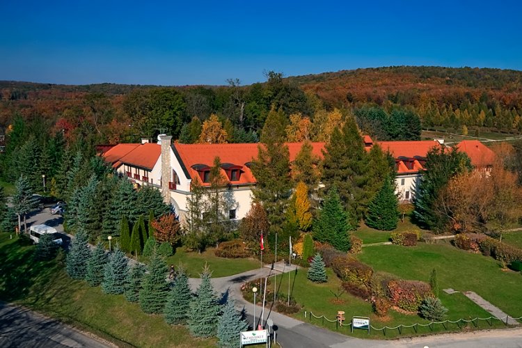 Szarvaskút Wellness Hotel és Kemencés Étterem Zirc
