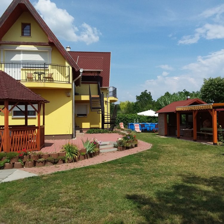 Akác Apartmanház Poroszló