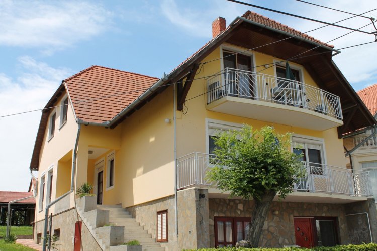 Lenke Apartmanház Balatonlelle