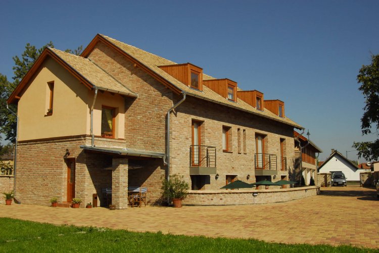 Várárok Apartman Gyula