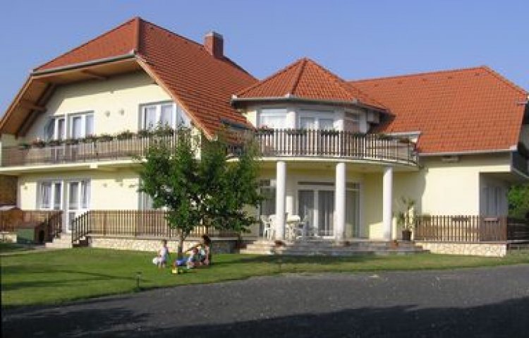 Szalóky Apartmanház Gyenesdiás